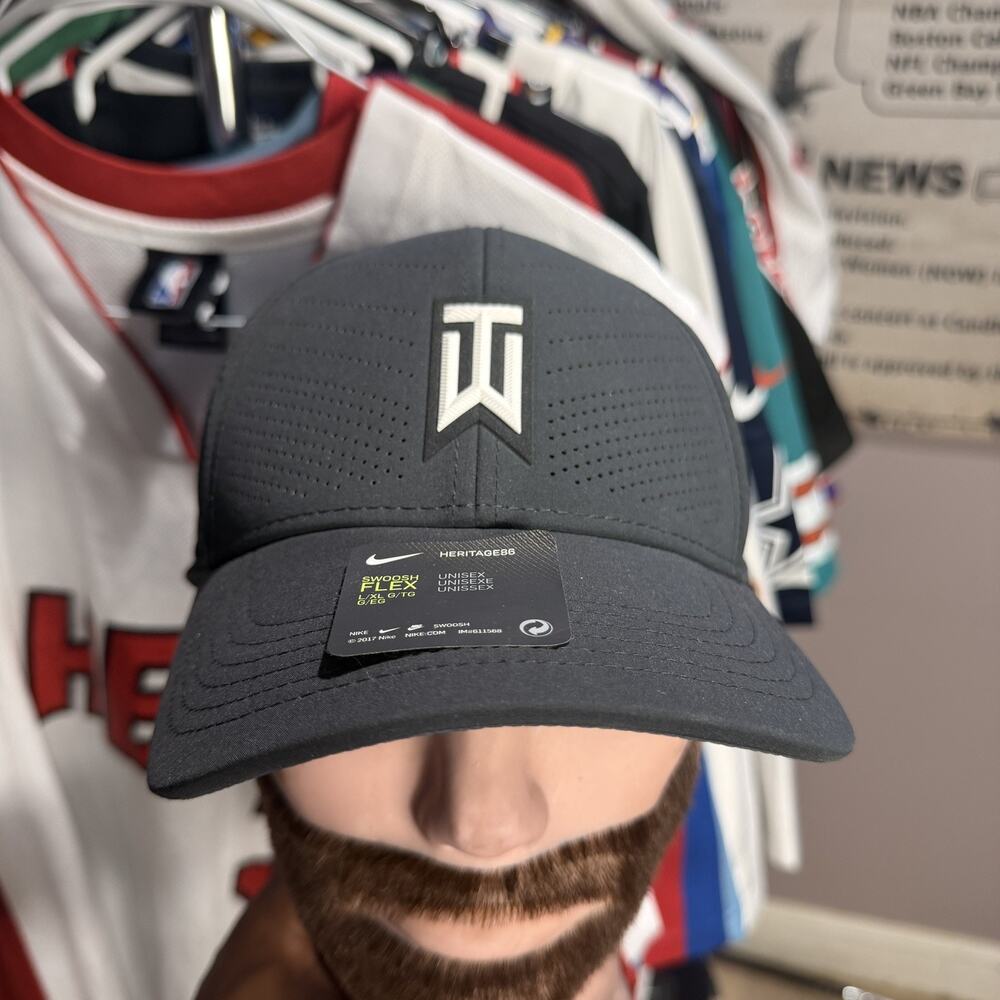 NWT Nike Tiger Woods Aerobill Dri-FIT Black Golf Hat Cap Size M/L BV1072-451